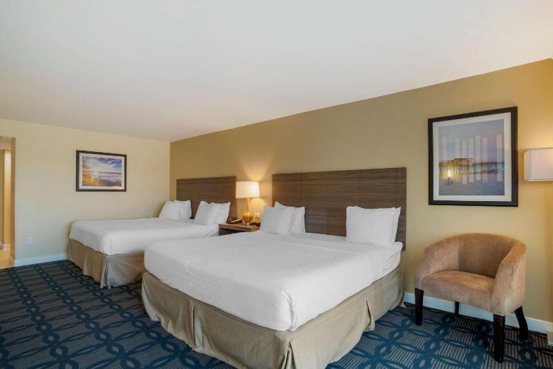 King Room with Two King Beds and Balcony  image 4