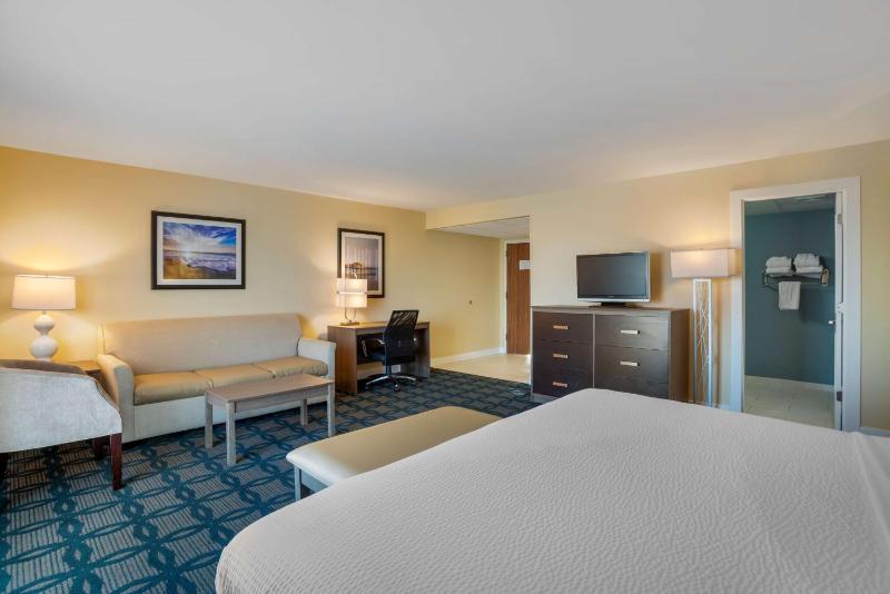 King Room with Balcony image 4