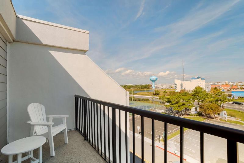King Room with Balcony image 2