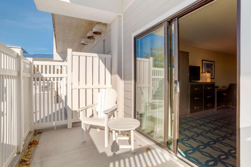 Queen Room with Two Queen Beds and Roll-In Shower - Disability Access image 1