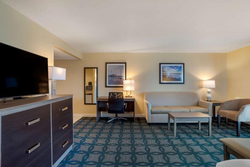 King Room with Walk-in Shower - Disability Access image 4