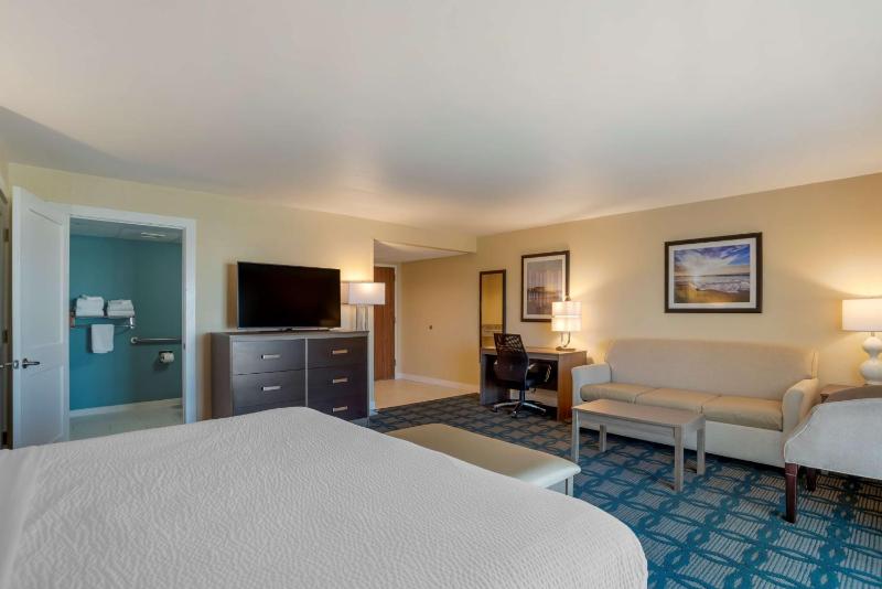 King Room with Walk-in Shower - Disability Access image 1