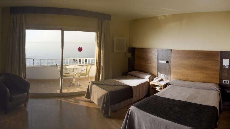 Quadruple Room (2 Adults + 2 Children) image 3