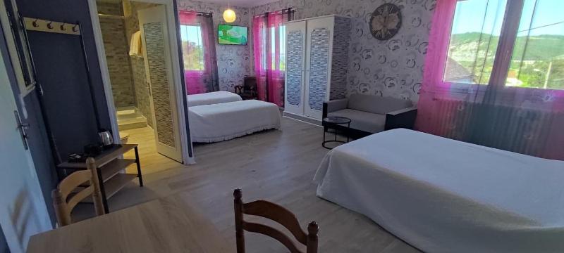 Quadruple Room image 2