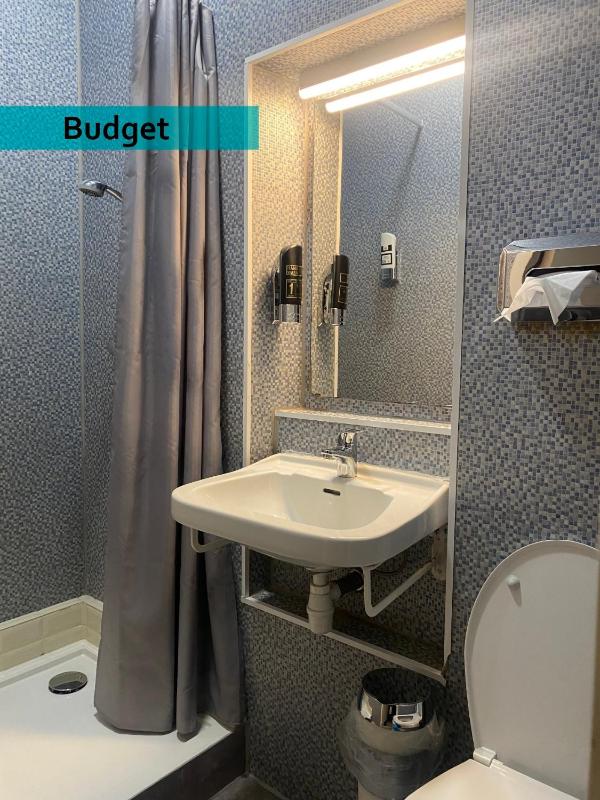 Budget Twin Room image 3
