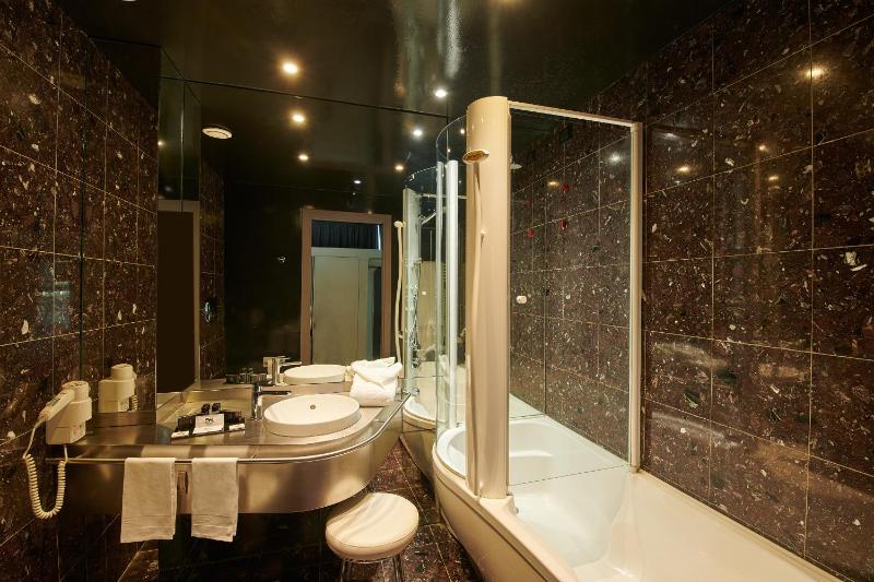 Junior Suite image 2