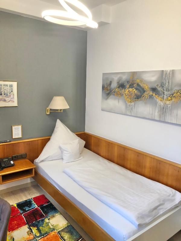 Single Room image 3