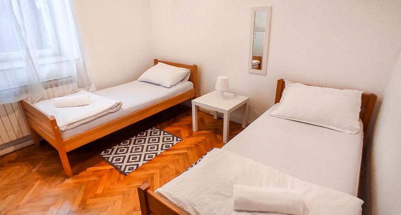 Twin Room with Shared Bathroom image 3