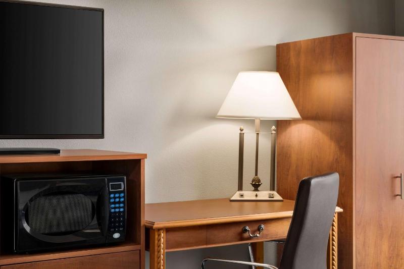 King Studio Suite - Non-Smoking image 4
