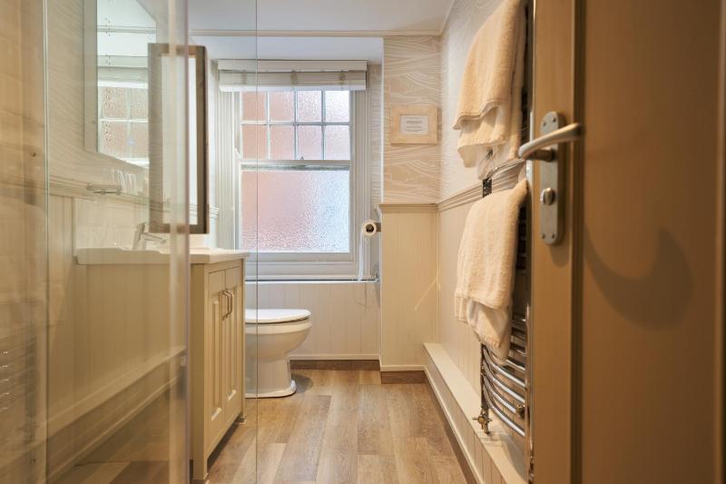 Twin Room image 1