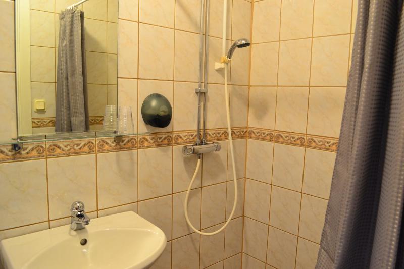 Quadruple Room image 2