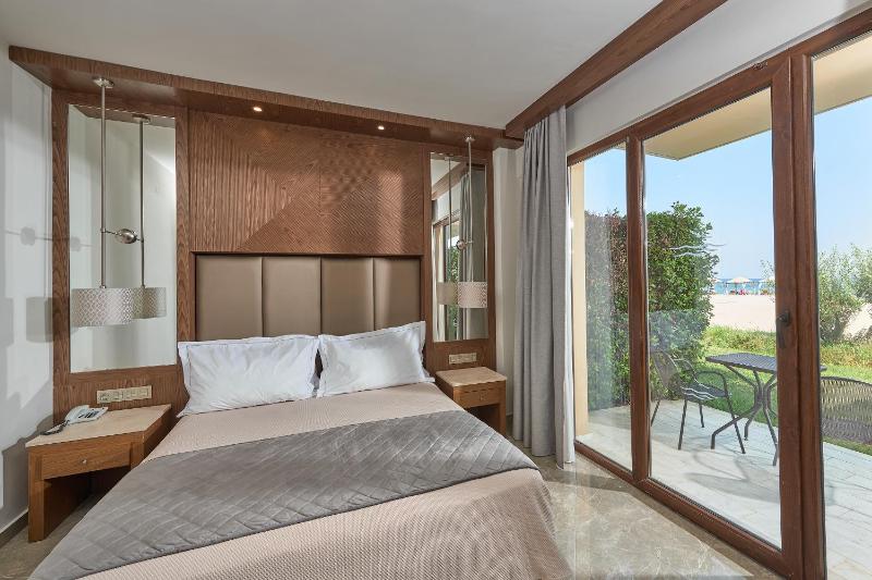 Double Room with Sea View image 1
