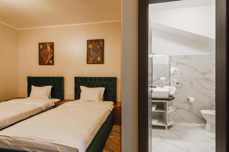 Twin Room image 1