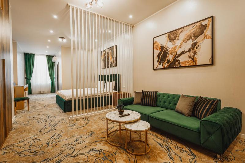 Deluxe Family Suite image 1