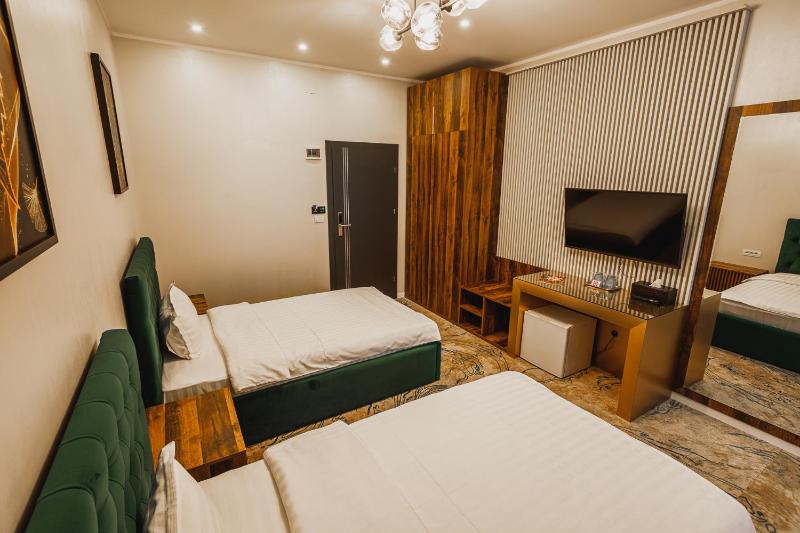 Twin Room image 4