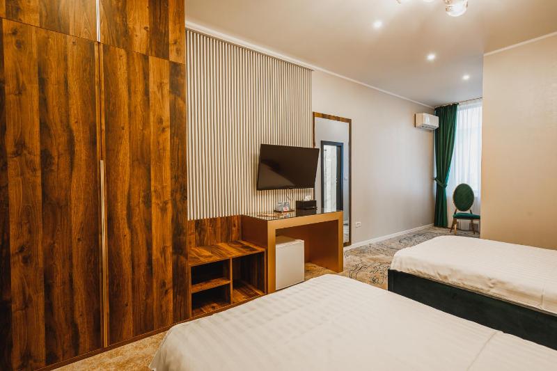 Twin Room image 3