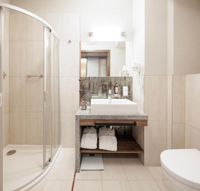 One-Bedroom Superior Queen Suite with Sofa Bed and Mezzanine image 2