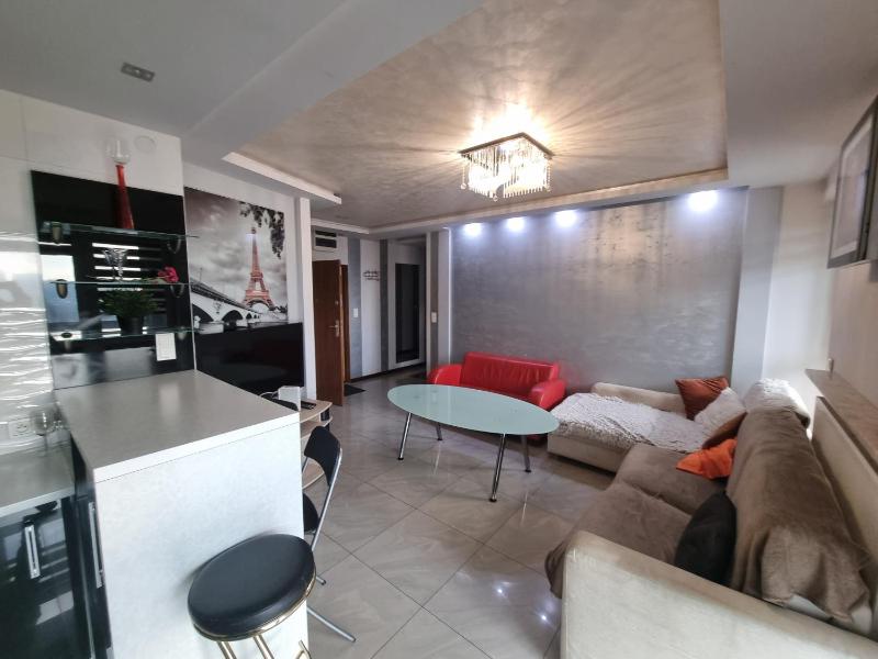 Deluxe Two-Bedroom Apartment image 2