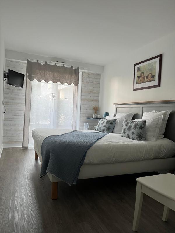 Classic Double or Twin Room image 1