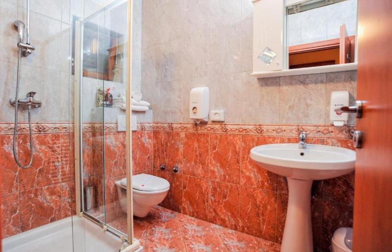 Standard Triple Room image 4