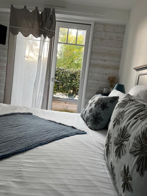 Classic Double or Twin Room image 3