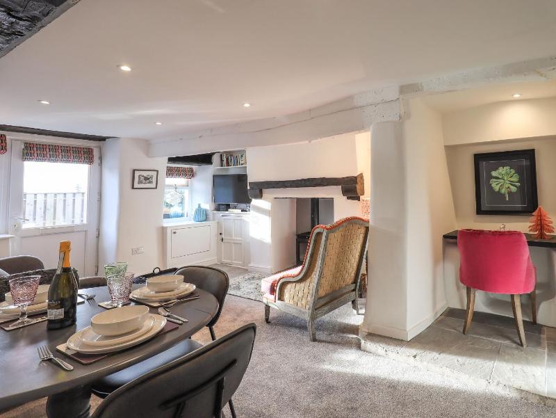 Violet Cottage - image 5