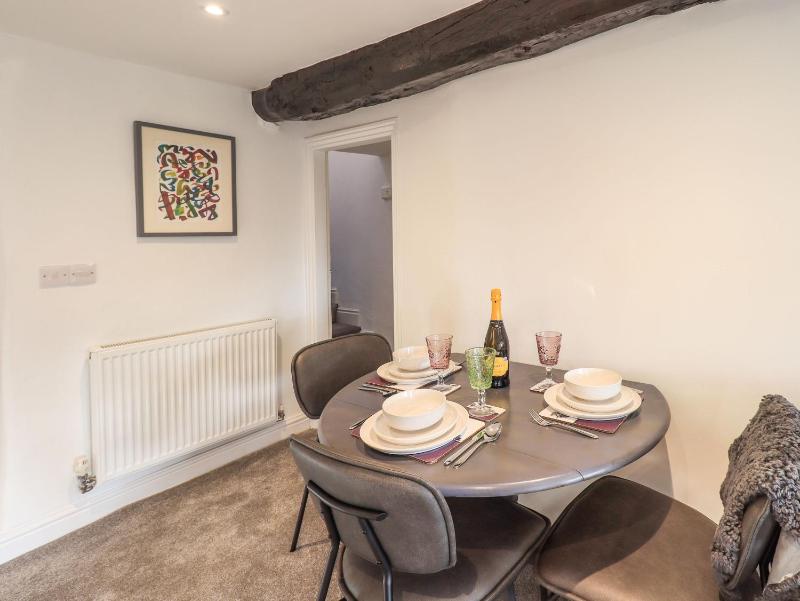 Violet Cottage - image 2