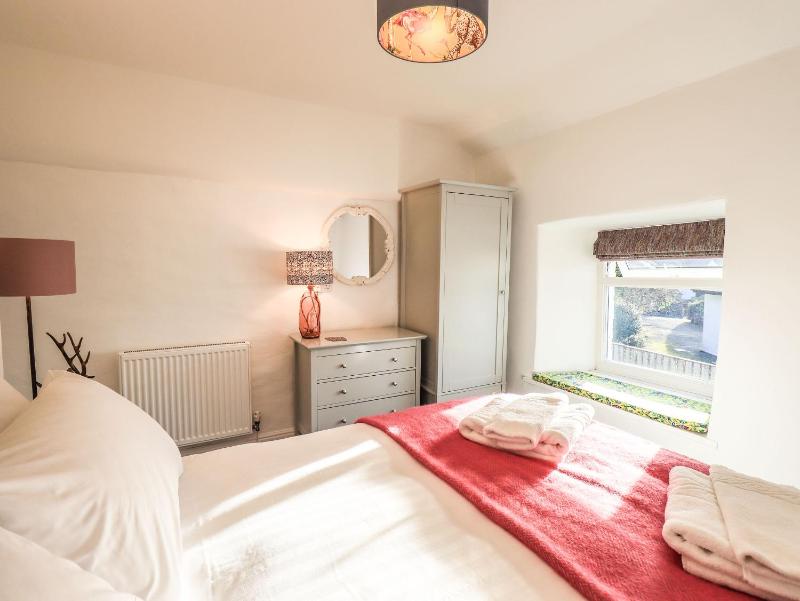 Violet Cottage - image 25