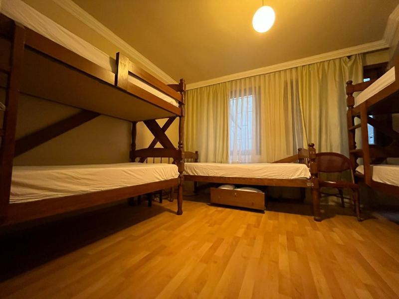 Single Bed in Dormitory Room image 4