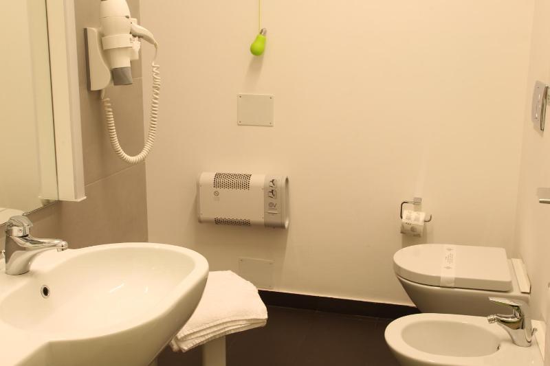 Double or Twin Room image 2
