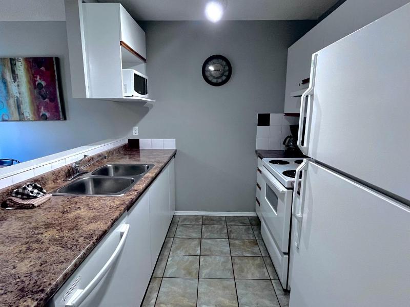 Canadian Rockies Chalets by Trilink - 2 & 3 Bedroom Condos - Self Check-In - Walking Distance to Downtown - Free Parking - Pet-Friendly - No AC - image 18