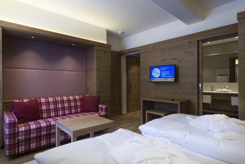Family Two-Bedroom Suite image 4