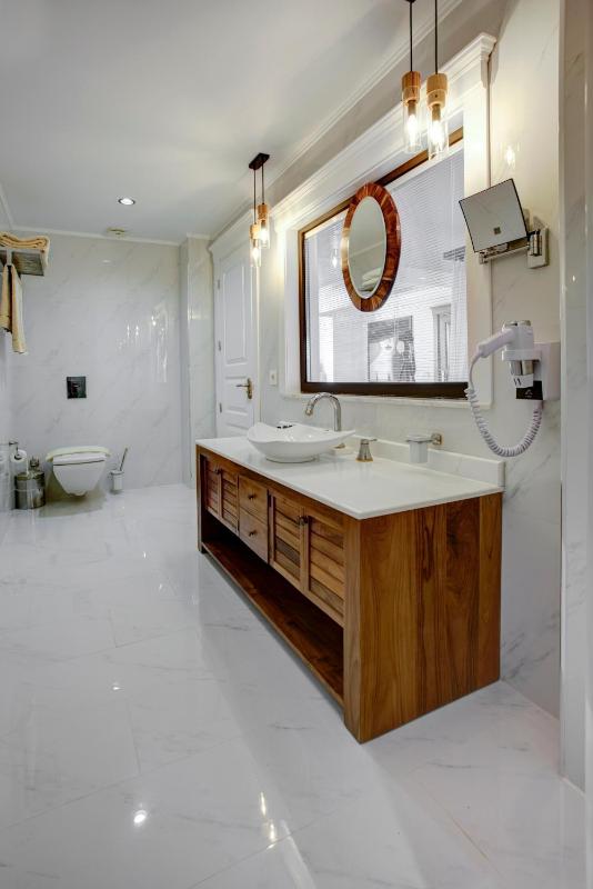 Junior Suite image 2