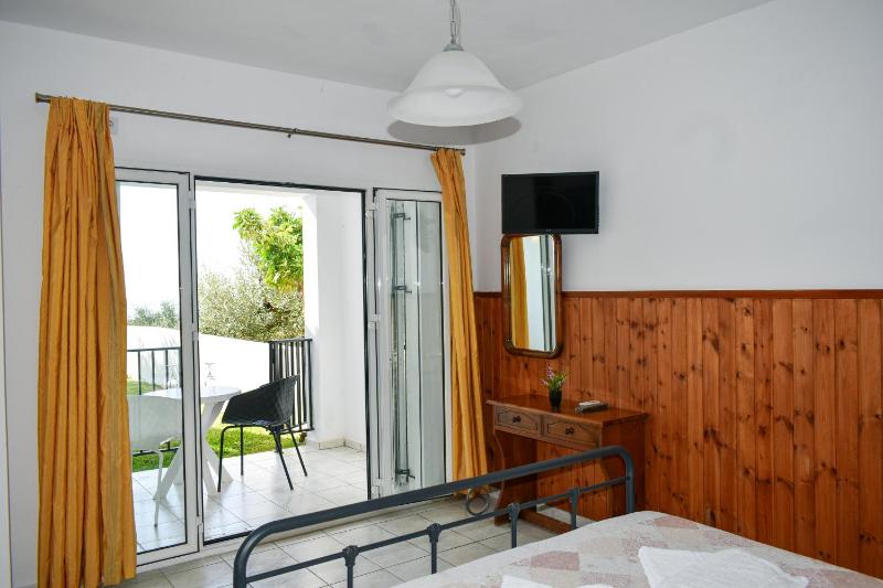 Economy Double Room image 2
