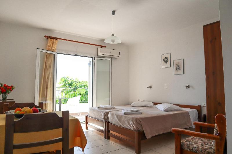 Deluxe Twin Room with Sea View image 4