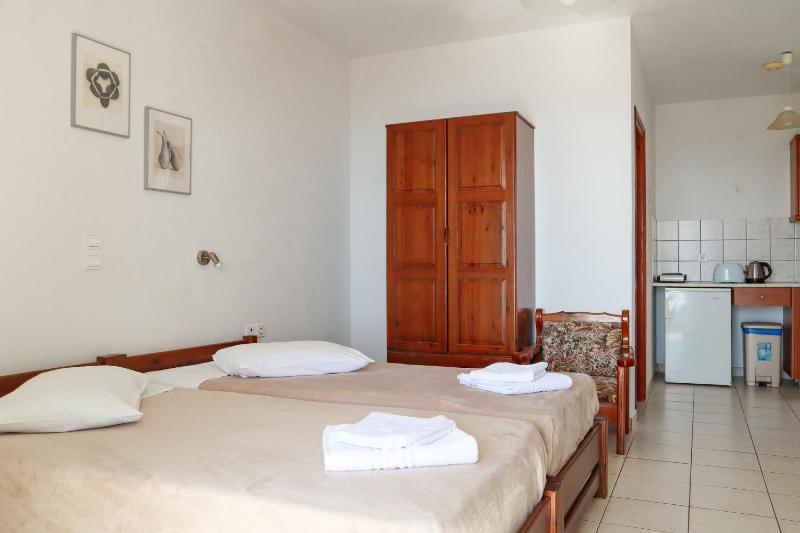 Deluxe Twin Room with Sea View image 3