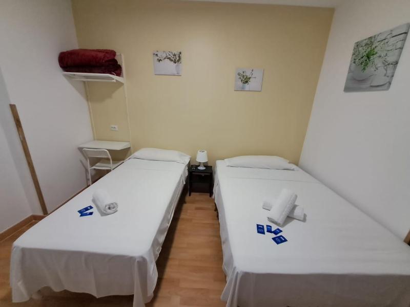 Triple Room with Shared Bathroom image 1