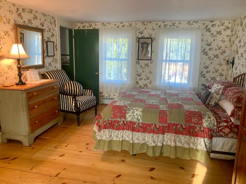 Deluxe Quadruple Room image 4