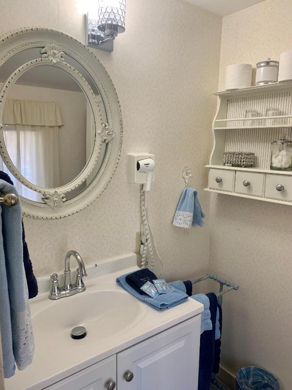 Deluxe Queen Room image 2