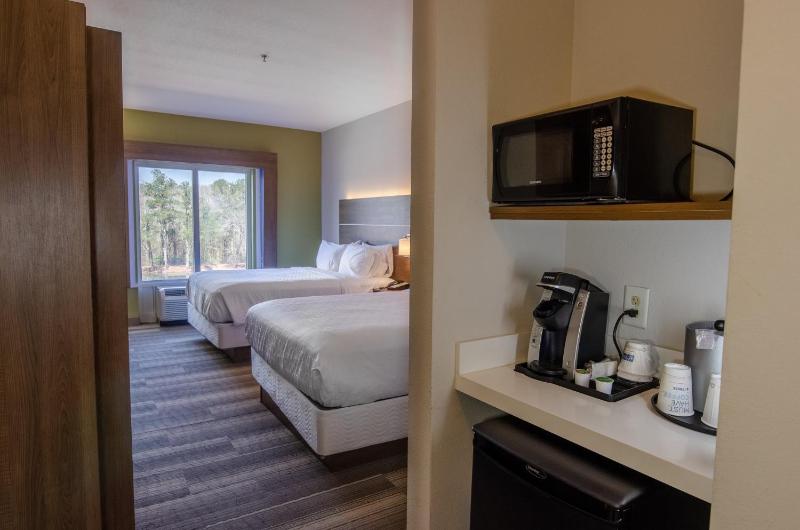 Standard Room with Two Queen Beds image 2