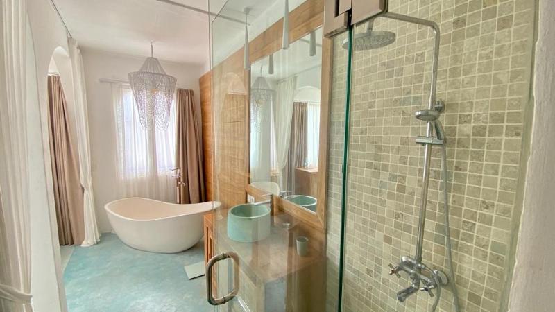 Guru Canggu Art Hotel - image 19