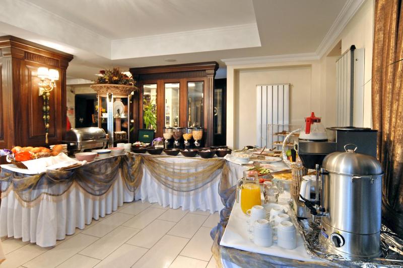Hotel Daphne - image 8