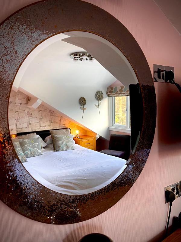 Double Room with Garden View image 3