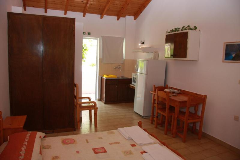 Studio (3 Adults)- Upper Floor image 3