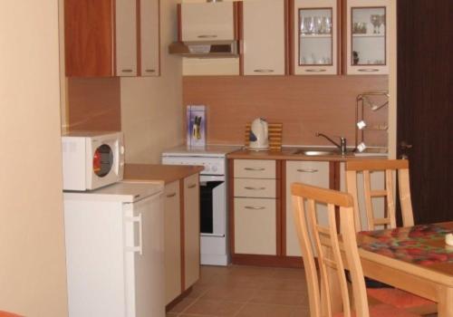 One-Bedroom Apartment image 4