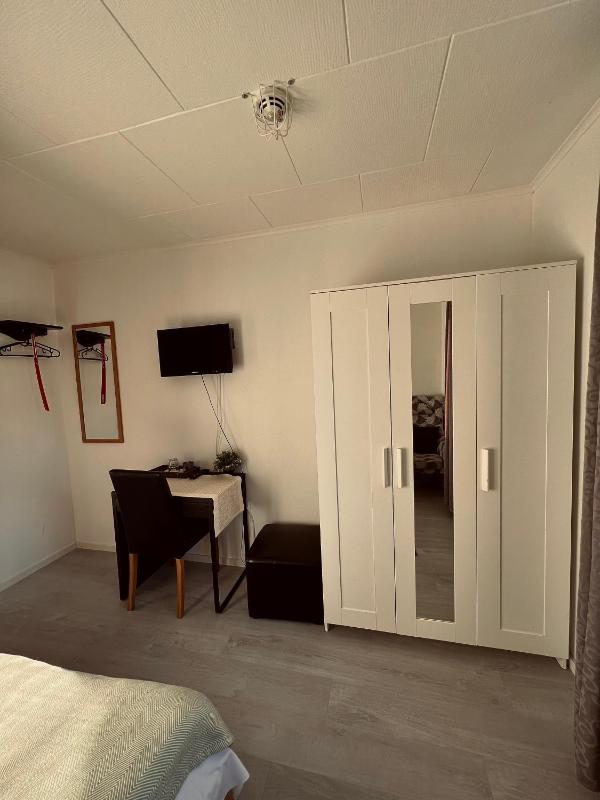 Single Room image 2