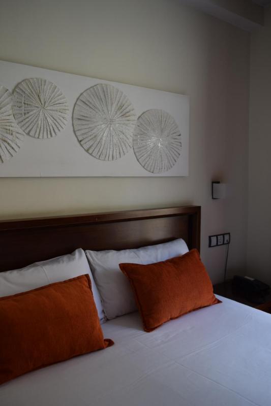 Suite with Spa Access (2 Adults) image 1