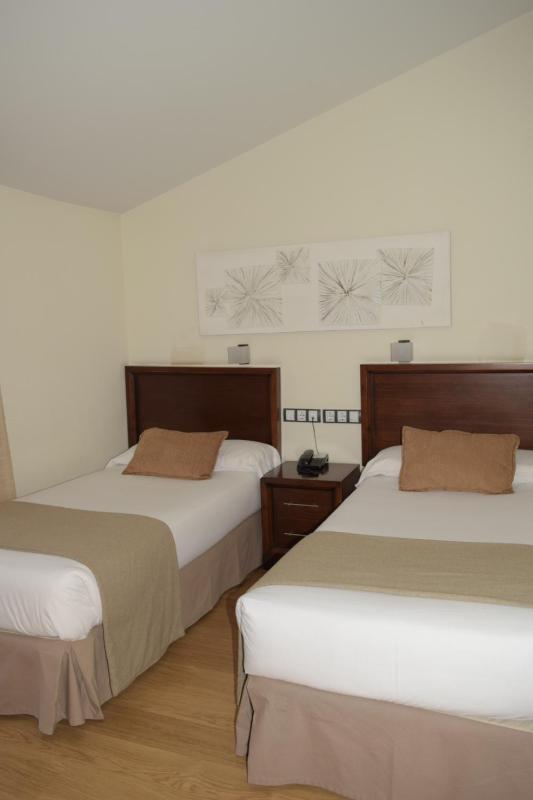Suite with Spa Access (2 Adults) image 3
