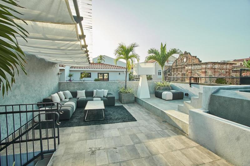 AmazINN Places Rooftop and Design Pool III - image 11