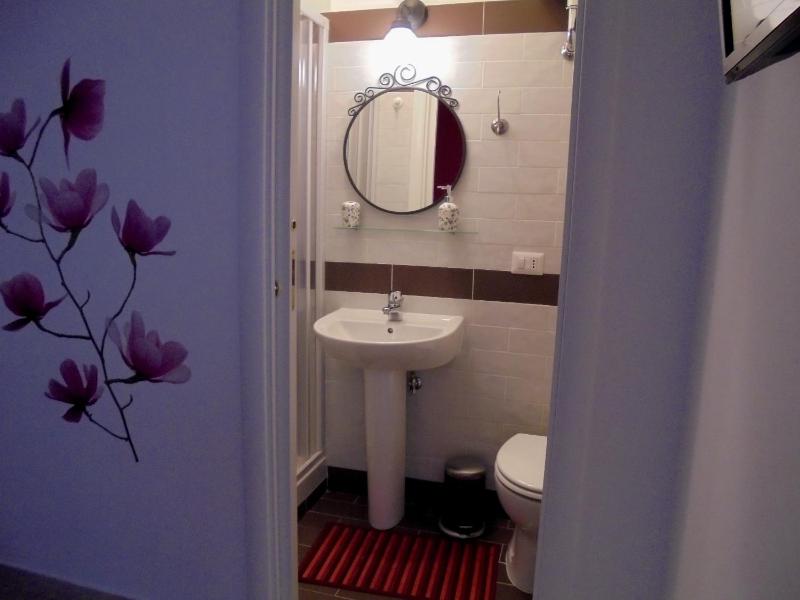 Double Room with Private Bathroom image 3